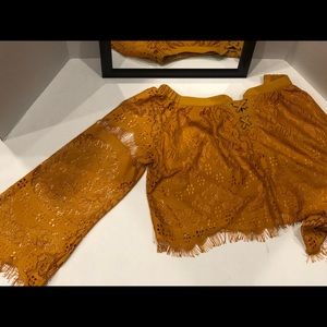 yellow off the shoulder flowing crop top size Lg